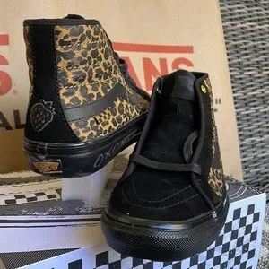 Vans Skate Sk9-Hi Deco Cher Strauberry Cheetah WMNS 9.5 MNS 8 Vans Skate Sk8-hi Cher Strauberry Leopard Print Shoes  main image 2